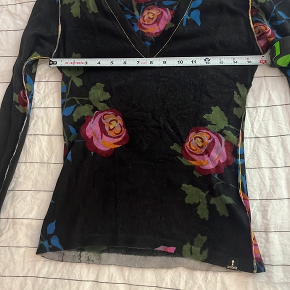 Knitwit 100% Cashmere Rose Blossom V-Neck sweater - Picture 7 of 8